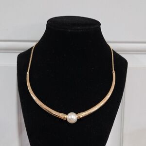💛🔹️True To Form 🔹️Elegant Gold  Faux Pearl Bar Collar 16' Necklace